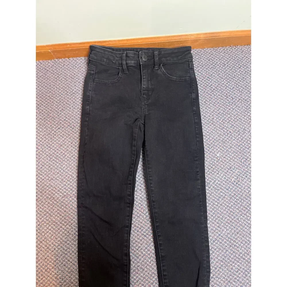 American Eagle Black High Rise Skinny 2 Short